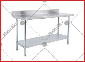 Bàn có giá phía dưới