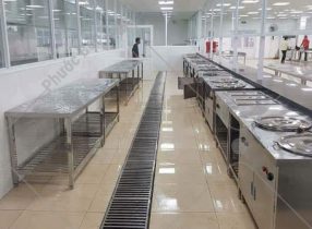 bàn và mương thoát nước